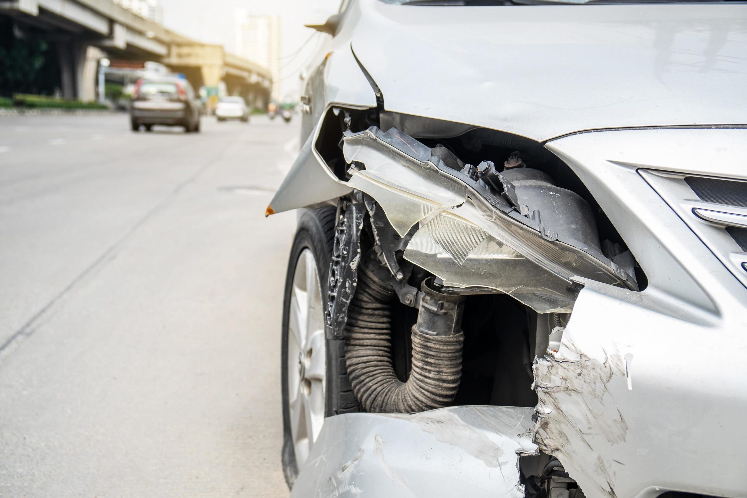 Auto met schade aan de voorzijde